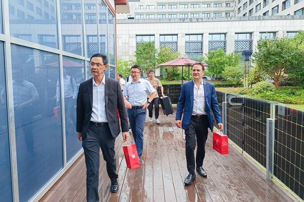 14.其他來(lái)賓參觀(guān)海螺屋2