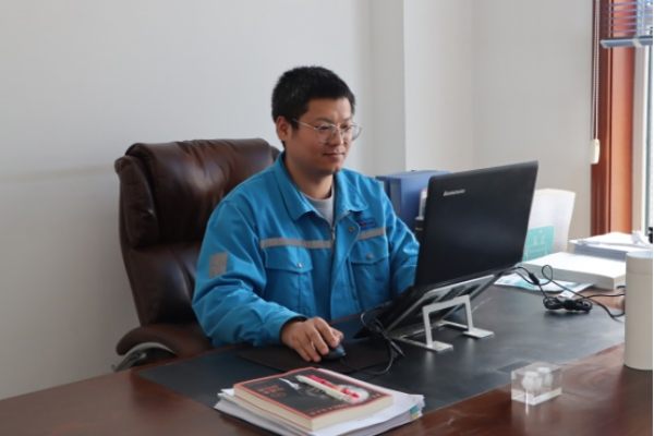 深耕技術(shù)強(qiáng)本領(lǐng) 實(shí)干篤行顯擔(dān)當(dāng)—記股份公司“先進(jìn)工作者”杜賢飛176 深耕技術(shù)強(qiáng)本領(lǐng) 實(shí)干篤行顯擔(dān)當(dāng)—記股份公司“先進(jìn)工作者”杜賢飛176