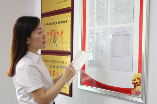 黨務(wù)深耕的“實(shí)干先鋒”—記集團(tuán)2025年“優(yōu)秀黨務(wù)工作者”孟亭亭137 黨務(wù)深耕的“實(shí)干先鋒”—記集團(tuán)2025年“優(yōu)秀黨務(wù)工作者”孟亭亭137