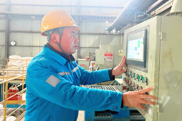 20250228 創(chuàng)新引領(lǐng)實(shí)干擔(dān)當(dāng)——記股份公司先進(jìn)工作者芮晨(3)105 20250228 創(chuàng)新引領(lǐng)實(shí)干擔(dān)當(dāng)——記股份公司先進(jìn)工作者芮晨(3)105